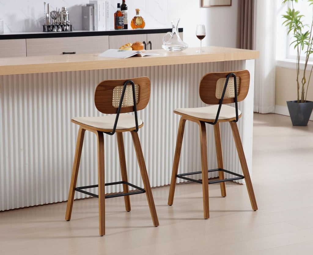 Tabourets de bar en rotin et bois - ensemble de deux pièces, avec coussins en cuir PU, beige