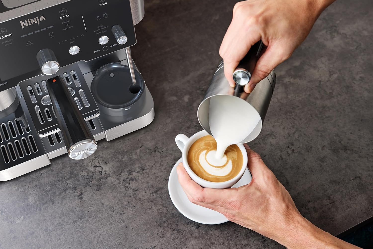 Machine à café Luxe Essential 2-en-1, avec broyeur à grains et mousseur à lait intégrés, ES501EU
