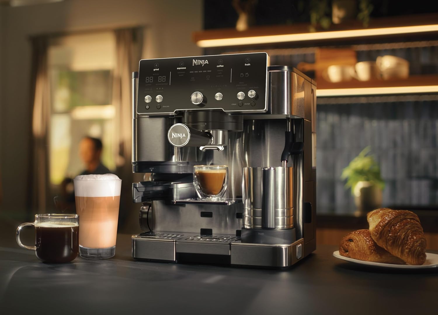 Machine à café Luxe Essential 2-en-1, avec broyeur à grains et mousseur à lait intégrés, ES501EU
