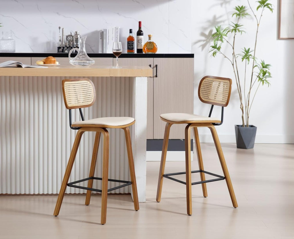 Tabourets de bar en rotin et bois - ensemble de deux pièces, avec coussins en cuir PU, beige