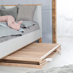Lit Bébé Pliant en Hêtre "Fold Up" 60x120 cm - avec Roulettes à Freins - Naturel