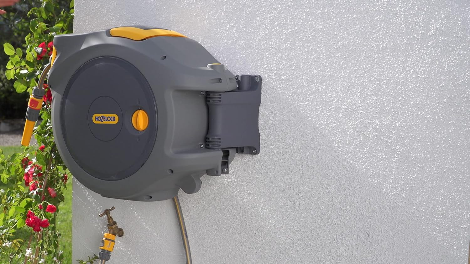 Enrouleur de Tuyau Mural Auto Reel 40 M, avec lance, Raccords, Tuyau Hozelock et Fixation Inclus, 2595R0000