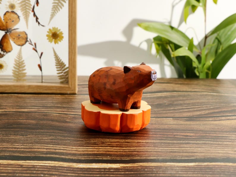 Figurine Capybara en bois sculptée à la main - Décoration minimaliste pour maison et bureau
