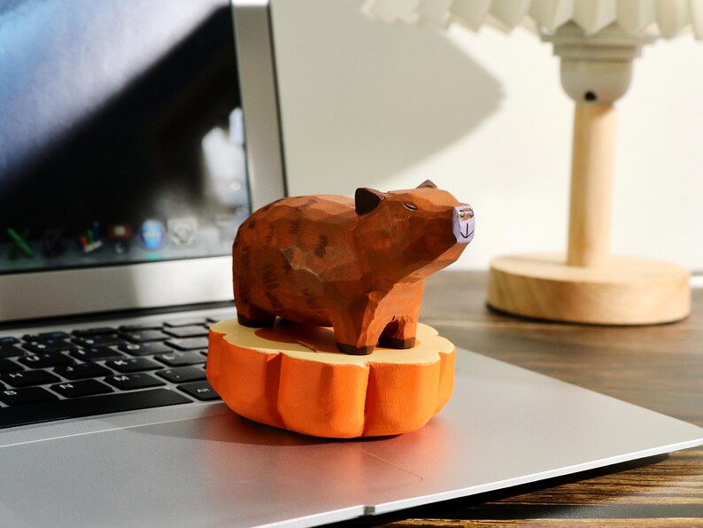 Figurine Capybara en bois sculptée à la main - Décoration minimaliste pour maison et bureau