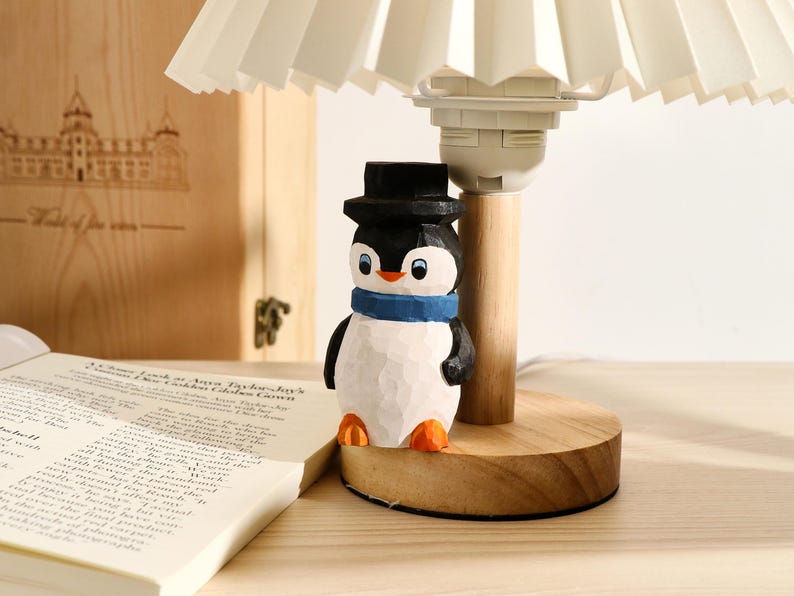 Sculpture sur bois pingouin gentleman 4x4x8 cm tilleul fait main décoration table