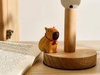 Capybara en bois sculpté à la main avec cloches, décoration de table kawaii