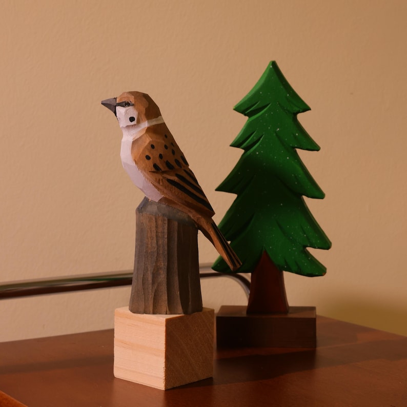 Figurines d'oiseaux en bois - Toucan, pygargue à tête blanche, moineau