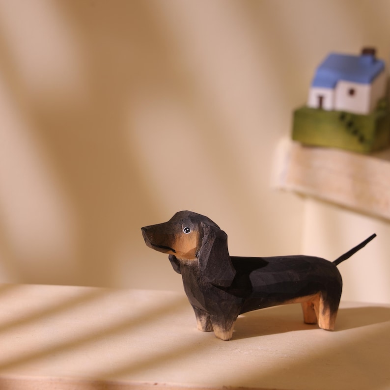 Teckel en bois sculpté à la main, Figurine chien, Décoration étagère