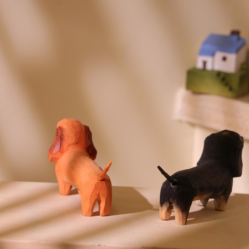 Teckel en bois sculpté à la main, Figurine chien, Décoration étagère