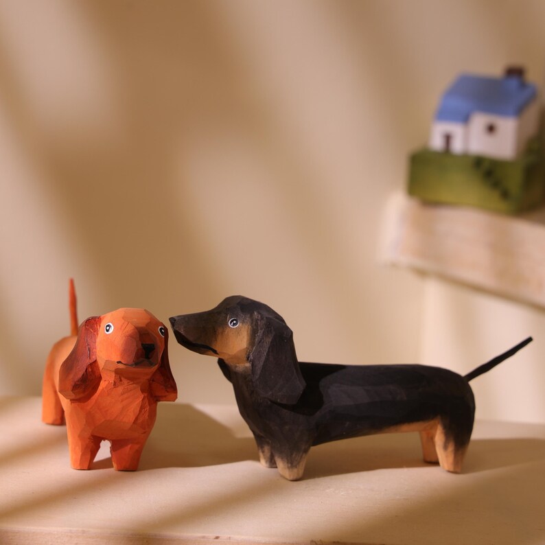 Teckel en bois sculpté à la main, Figurine chien, Décoration étagère