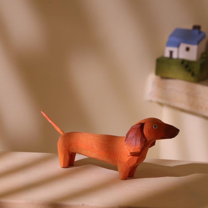 Teckel en bois sculpté à la main, Figurine chien, Décoration étagère