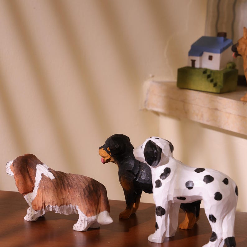 Figurine de chien en bois fait main, teckel, sculpture artisanale pour décoration intérieure