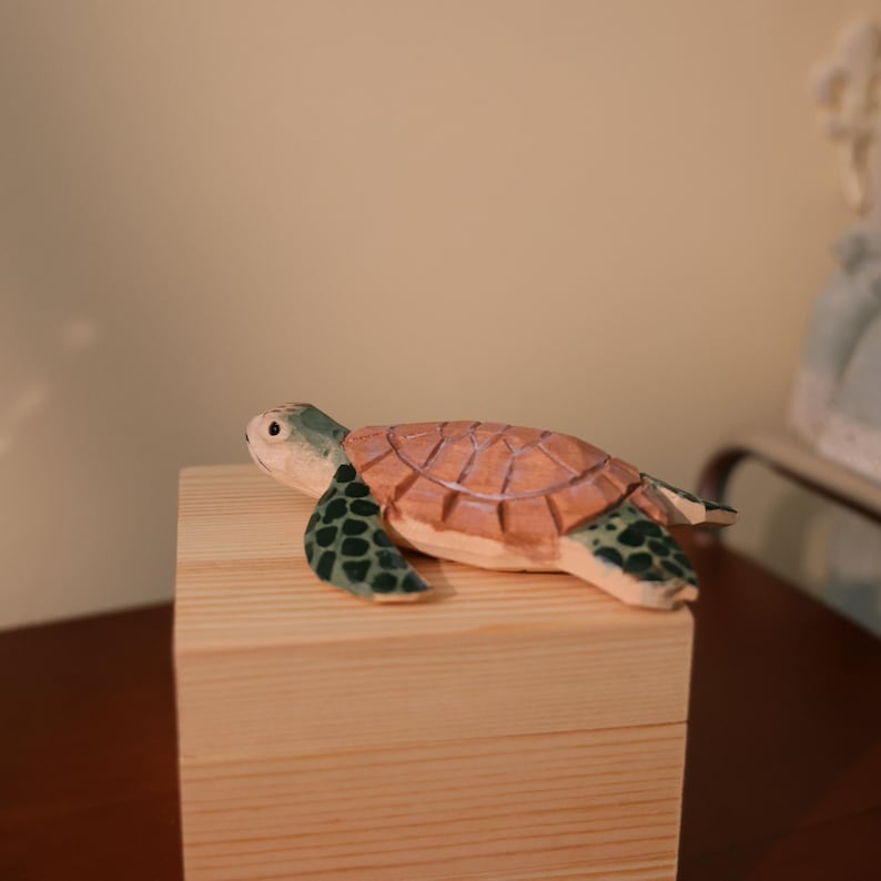 Tortue en bois sculptée à la main, statue de tortue, décoration d'étagère, décoration marine artisanale