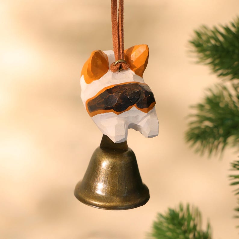 Corgi en bois avec cloche, ornement sculpture à la main, décoration intérieure