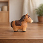 Figurine de cheval en bois fabriquée à la main | Décor poney mignon | Jouet Waldorf