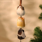 Figurine Animaux Empilés en Bois avec Cloche - Ornement Chat et Carlin, Carillon Éolien Artisanal