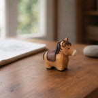 Figurine de cheval en bois fabriquée à la main | Décor poney mignon | Jouet Waldorf