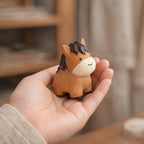 Figurine de cheval en bois fabriquée à la main | Décor poney mignon | Jouet Waldorf