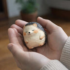Mini figurine hérisson sculptée à la main - petite décoration de bureau, ornement kawaii