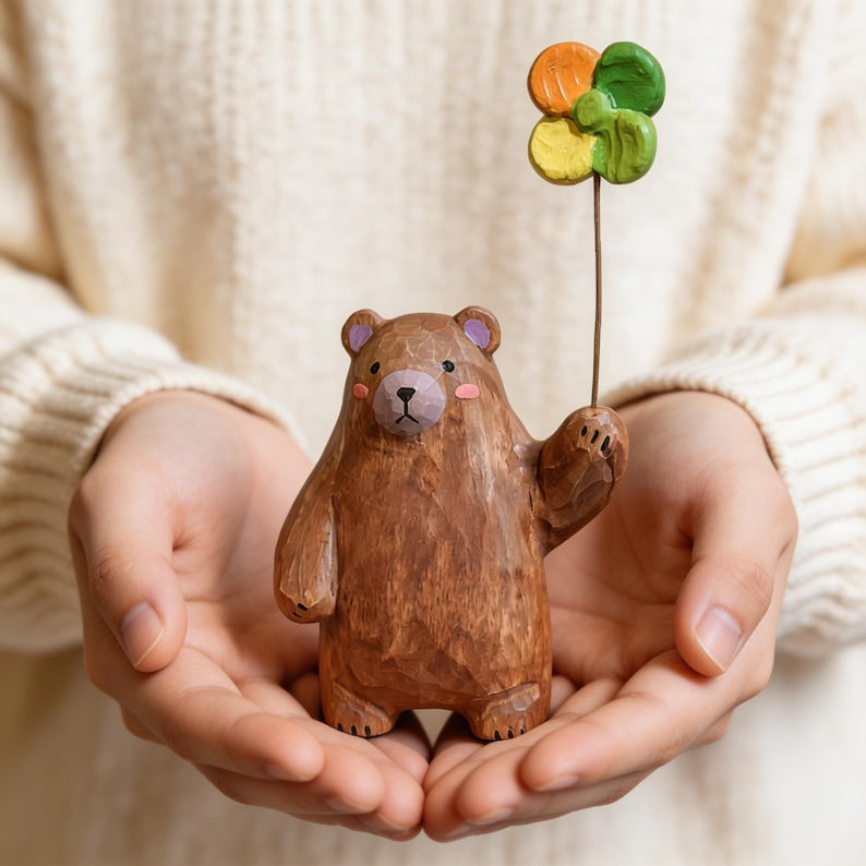 Figurine d'ours en bois sculptée à la main, ours avec ballon, 10 cm, décoration d'étagère