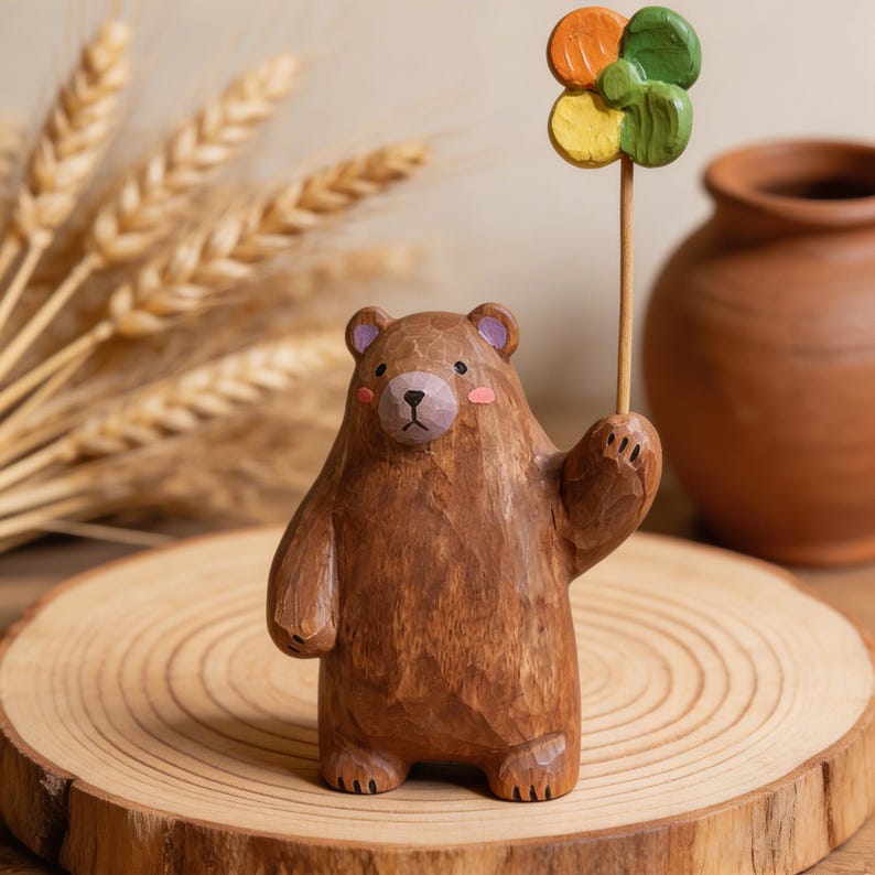 Figurine d'ours en bois sculptée à la main, ours avec ballon, 10 cm, décoration d'étagère
