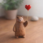 Figurine ours en bois avec ballon | Décoration animalière bois naturel | Ornement fait main | Ours brun ou blanc 10 cm