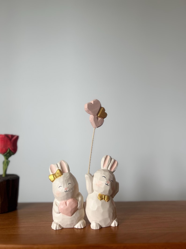 Couple Lapin en Bois Figurine Peinte à la Main 5x9cm Décoration de Pâques