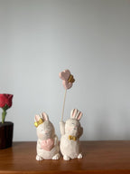 Couple Lapin en Bois Figurine Peinte à la Main 5x9cm Décoration de Pâques