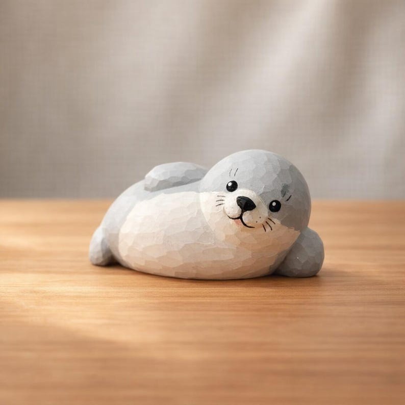 Figurine de phoque en bois naturel gris et blanc | Décor animal côtier pour bureau étagère