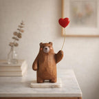 Figurine ours en bois avec ballon | Décoration animalière bois naturel | Ornement fait main | Ours brun ou blanc 10 cm