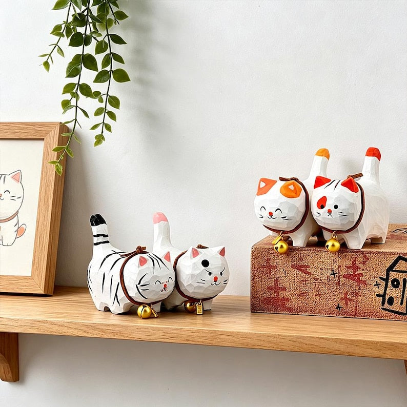 Figurines de chat en bois sculptées à la main - Ensemble de 8 chats peints avec colliers et cloches