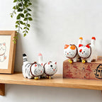Figurines de chat en bois sculptées à la main - Ensemble de 8 chats peints avec colliers et cloches