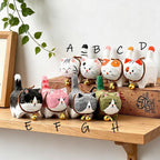 Figurines de chat en bois sculptées à la main - Ensemble de 8 chats peints avec colliers et cloches