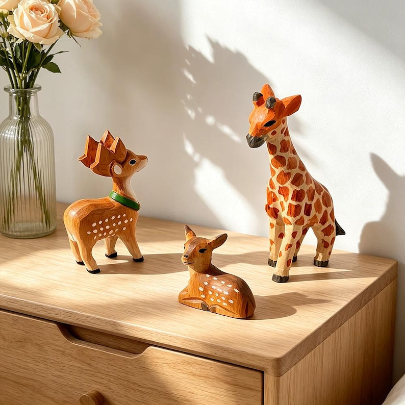 Girafe et Cerfs Sauvages en Bois Sculptés à la Main – Figurines en Bois Massif Peintes à la Main