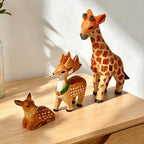 Girafe et Cerfs Sauvages en Bois Sculptés à la Main – Figurines en Bois Massif Peintes à la Main