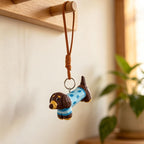 Teckel en bois sculpté à la main, breloque suspendue chien saucisse à pois, pendentif rétroviseur voiture, figurine bureau