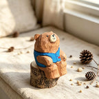 Figurine ours en bois sculptée à la main, ornement de bureau ours gilet bleu, cadeau animal de la forêt