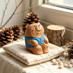 Figurine ours en bois sculptée à la main, ornement de bureau ours gilet bleu, cadeau animal de la forêt