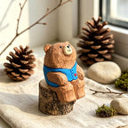 Figurine ours en bois sculptée à la main, ornement de bureau ours gilet bleu, cadeau animal de la forêt