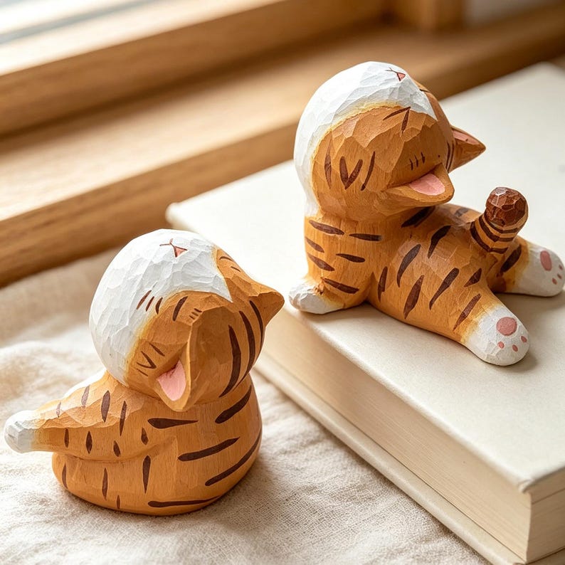 Figurine de chat yoga en bois massif sculptée à la main, décoration de bureau chaton tigré, cadeau pour amateur de yoga
