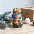 Figurine ours en bois sculptée à la main, ornement de bureau ours gilet bleu, cadeau animal de la forêt